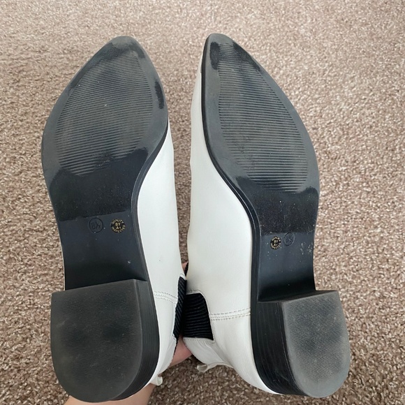 ❤️‍🔥🎸STYLISH ROCKER GIRLIES💋❤️‍🔥 White Ankle Boots w/ Pointed Toe - Picture 14 of 14